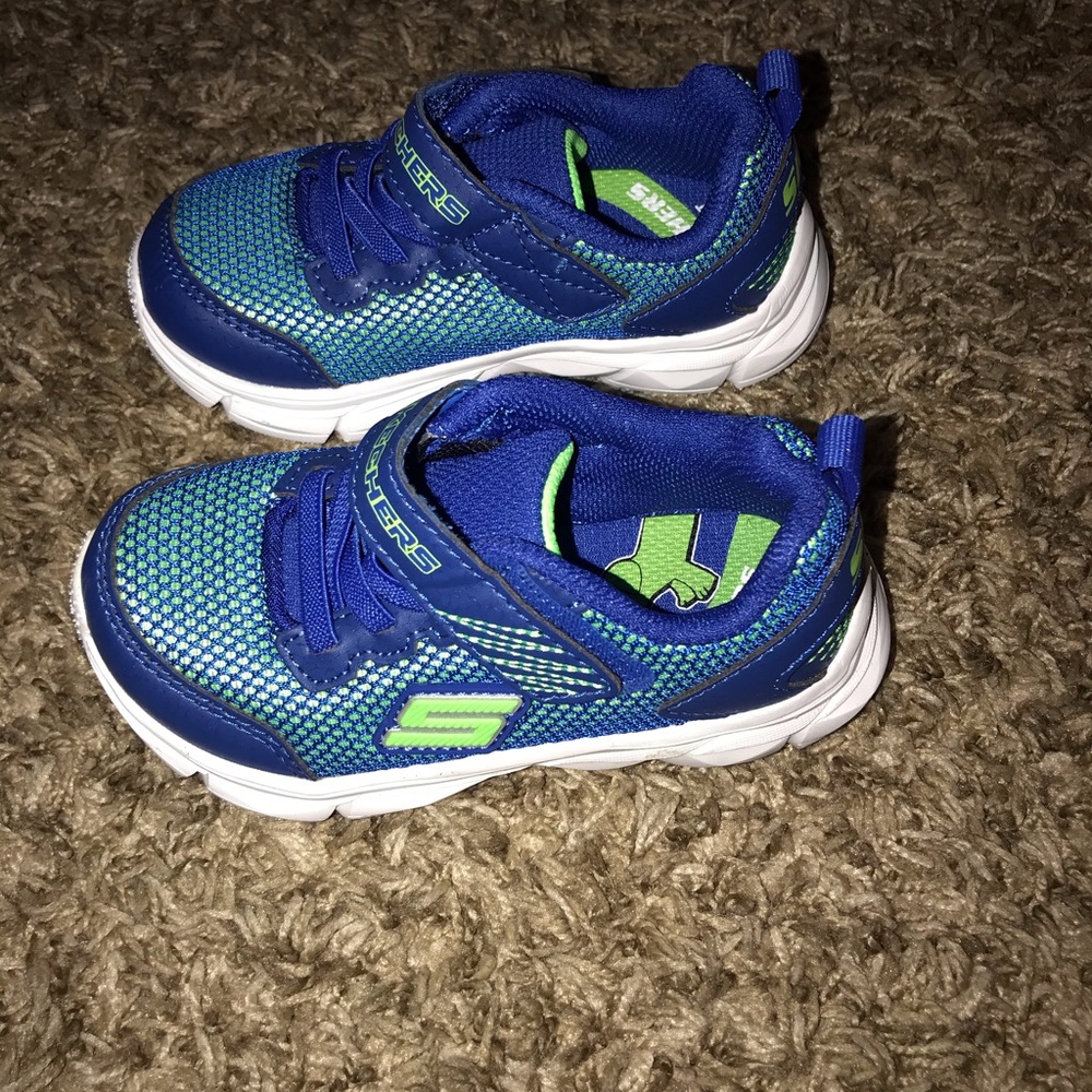 Boy tennis shoes